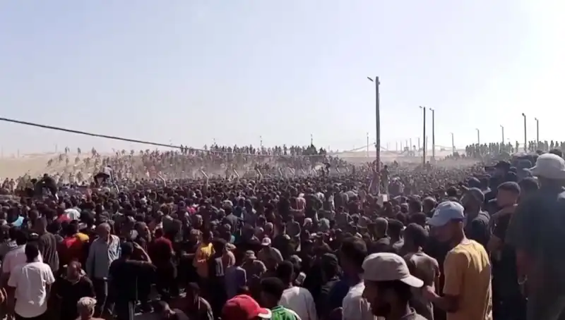 İsrail'in Filistinli Yardımseverlere Saldırısı: 30 Hayat Kaybı ve Global Tepkiler
