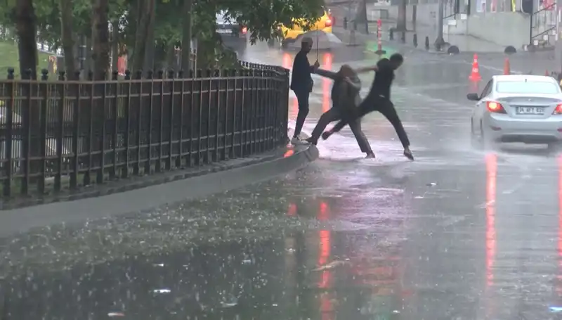 İstanbul ve İzmir İçin Meteorolojiden Turuncu Kodlu Hava Alarmı Uyarısı
