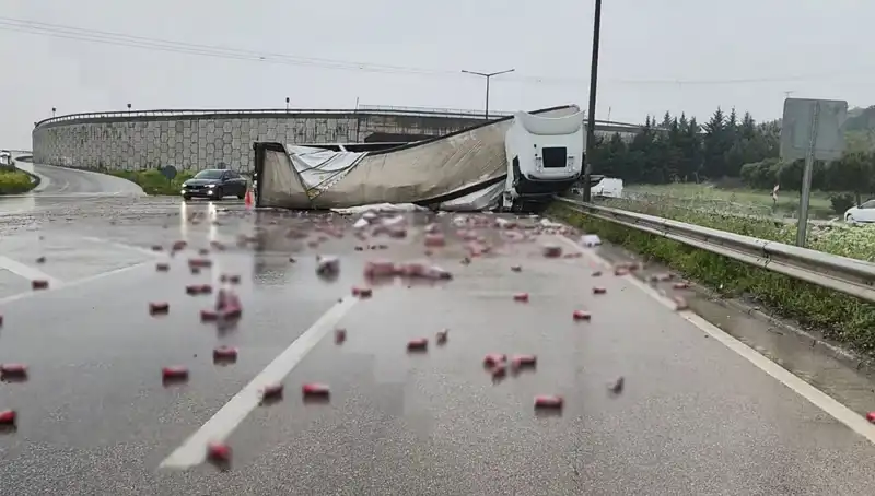 TIR Kazası Sonrası Yolda İçki Fırtınası: Detaylar Ortaya Çıktı!