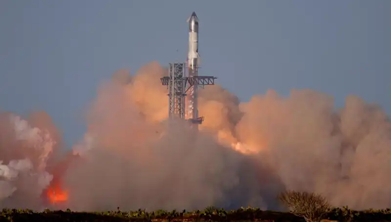 SpaceX, Starship’in 8’inci Uçuş Testinde Tarih Yazmaya Devam Ediyor