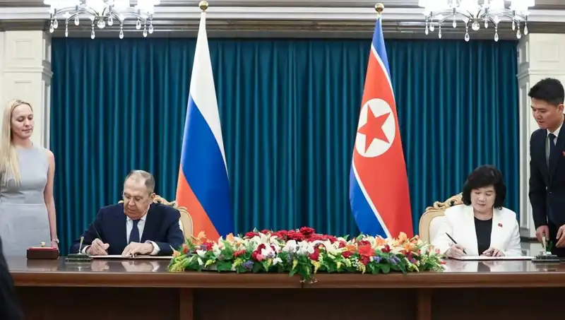 Lavrov ve Kuzey Koreli Mevkidaşı: Stratejik İşbirliği İçin Önemli Görüşme