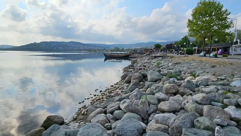 Sapanca Gölü'nde Su Seviyesi Tehlikeli Derecede Düşüyor: Sebepler ve Çözüm Önerileri