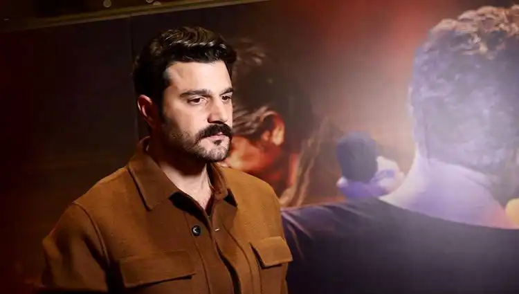 Murat Göğebakan: Kalbim Yaralı Dizisinin Oyuncu Kadrosu ve Hikayesiyle Büyüleyecek