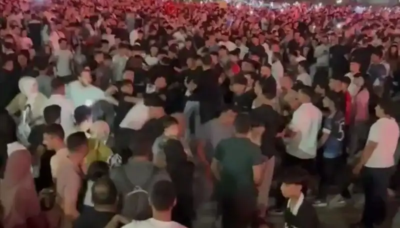 Bıçaklı Kavga Eşliğinde Gerilim Dolu Konser: Üç Kişi Yaralandı