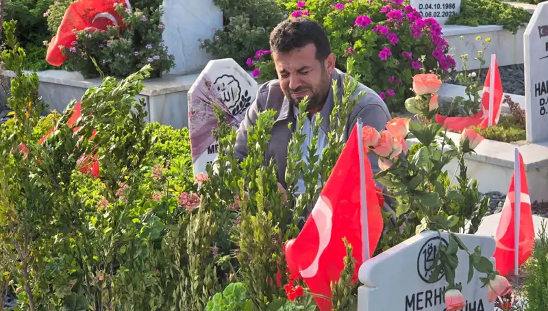 Deprem Şehitliği: Unutulmaz Bayramda Acıyla Hüzün Yürekleri Sarıyor
