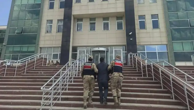 Hapis Cezasıyla Aranan Şahıs, Saklandığı Yerde Yakalandı!