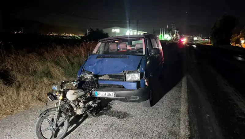 Söke'de Minibüs Motosiklete Çarptı: Yaralılar Hastaneye Kaldırıldı