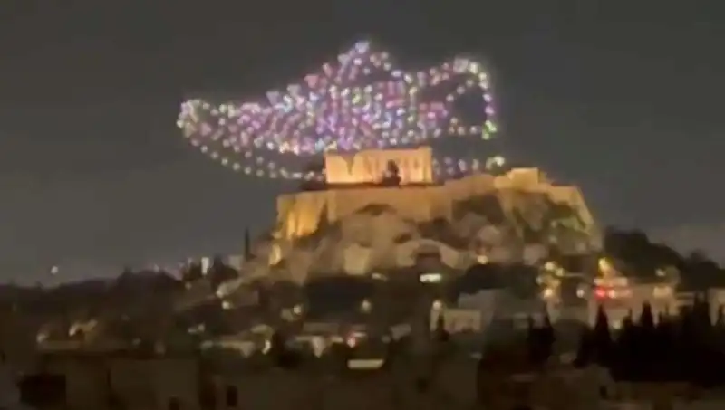 Akropolis'te Drone ile Yapılan Reklam Uygulaması İçin Soruşturma Başlatıldı