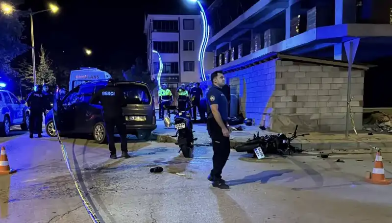 Motosiklet Kazası: Otomobille Çarpışan İki Genç Hayatını Kaybetti