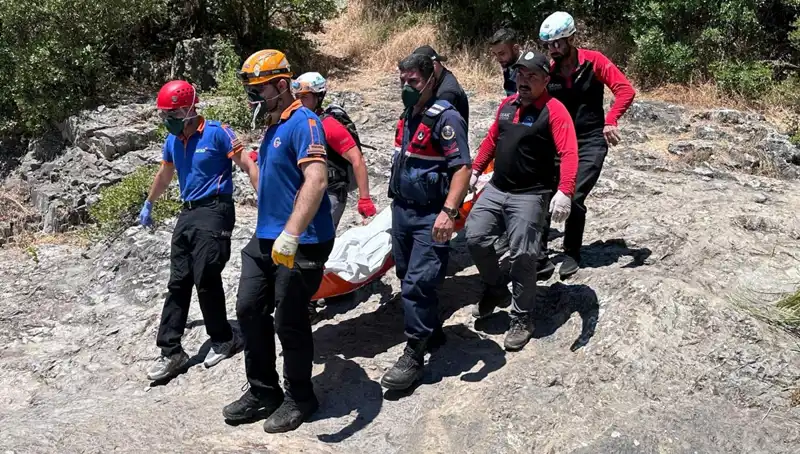 Kayalıkların Arasında Sır Ölüm: Doğanın Karanlık Yüzü