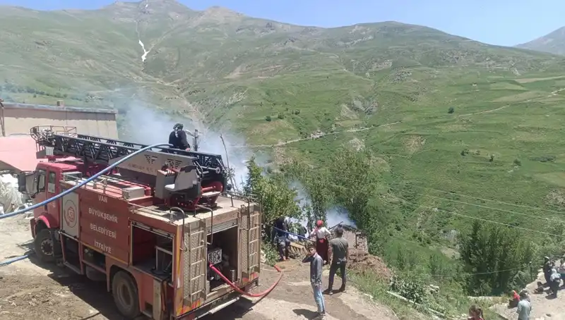 Van'da Yangın Faciası: Bir Çocuğun Hayatını Kaybetmesi İçin Neler Oldu?