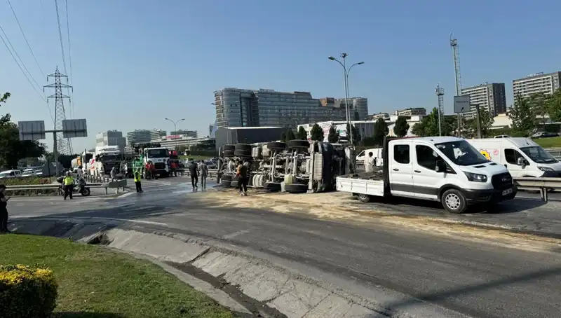 D-100 Yan Yolda Beton Mikseri Devrildi: Feci Kaza ve Sonrası