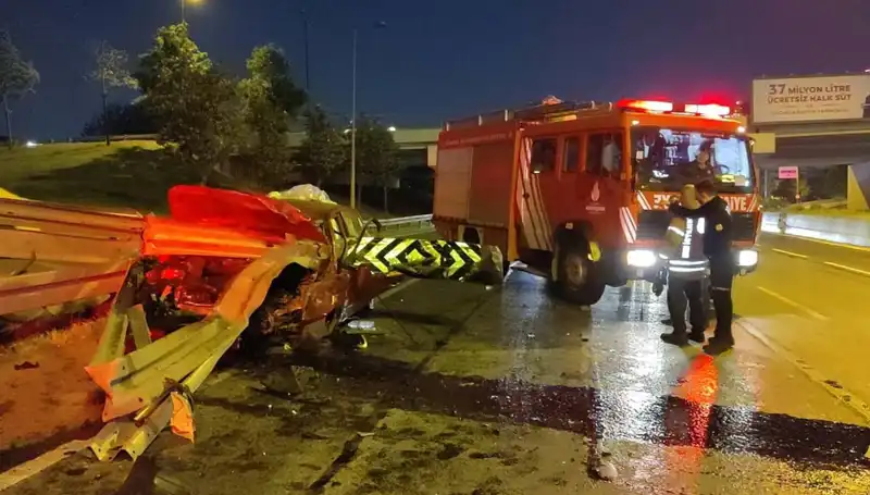 Bariyerin Otomobile Saplandığı Kaza: Sürücü Hayat Mücadelesi Veriyor