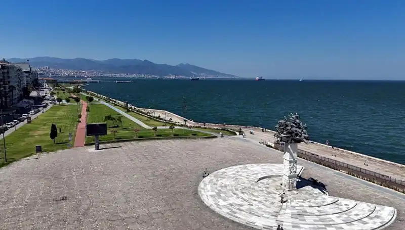 Sıcak hava dalgası Türkiye'yi sarıldı: Boşalıp kalan yollar ve günlük yaşamda etkiler