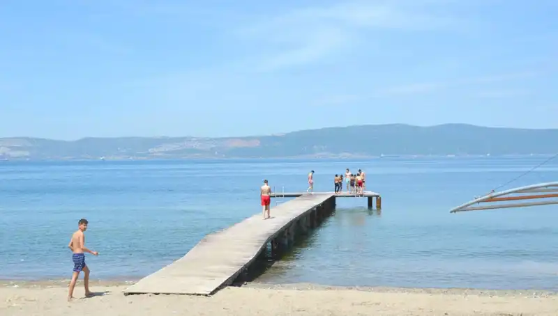 Sıcak Havalar Denizi Kış Uykusundan Uyandırdı: Plajlar Dolup Taşmaya Başladı