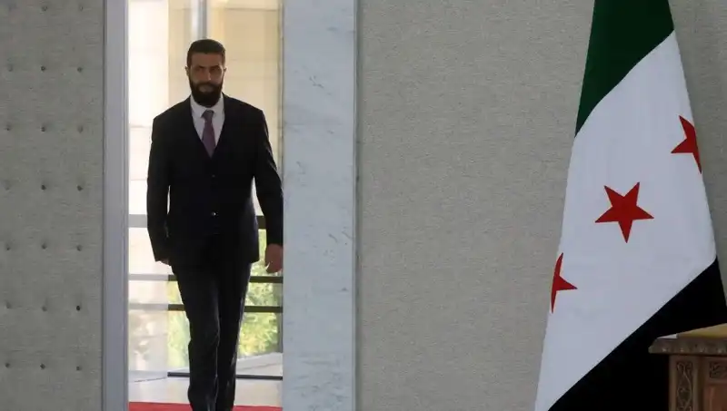 Paris Zirvesinde Fransa'dan Suriye'ye Yeni Destek Açıklamaları