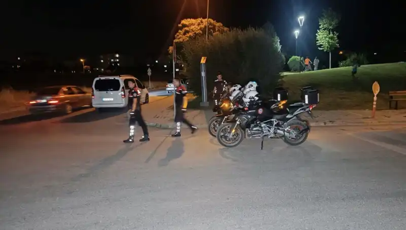 Parkta Çıkan Kavga Kanla Bitti: 14 Yaşındaki Çocuk Bıçaklandı