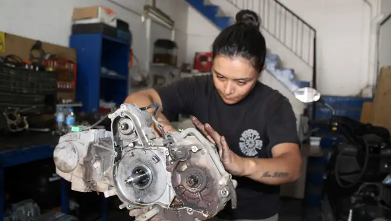 Eşi Çırak Bulamıyordu: Hayriye’nin Motor Ustası Olma Hikayesi