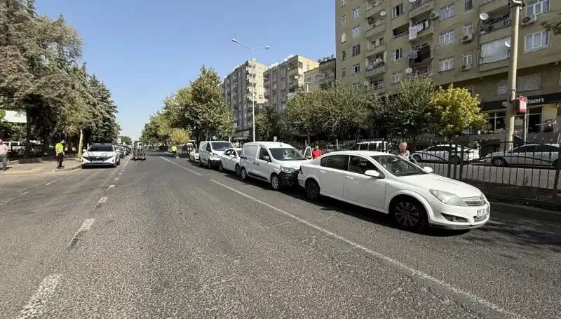 Diyarbakır’da Büyük Trafik Kazası: 5 Araç Birbiriyle Çarpıştı