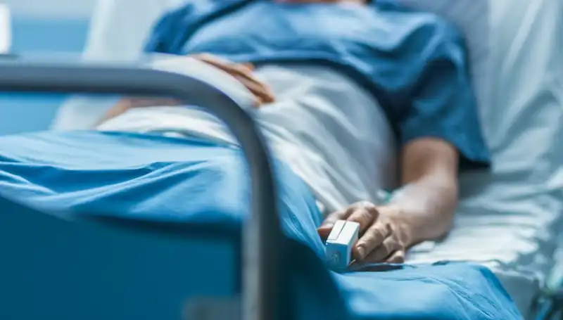 Mide Ağrısı İle Doktora Giden Genç Kadın Hayatını Kaybetti