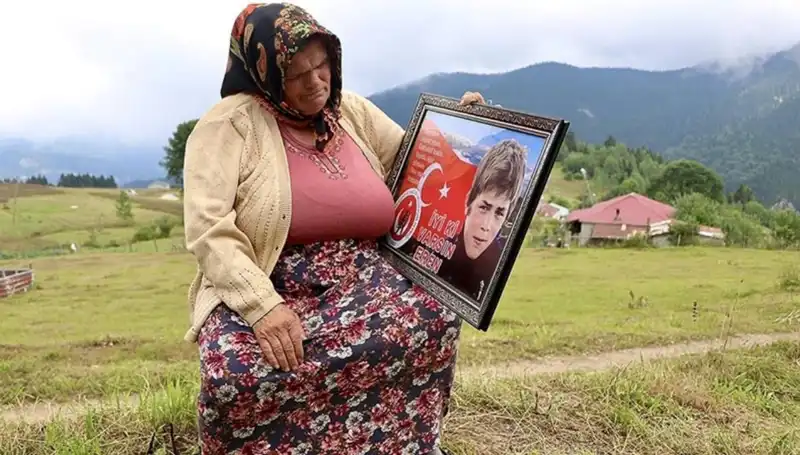 Eren Bülbül’ün Anneleri Unutmadı: DEM Parti Bayramda Yanındaydı