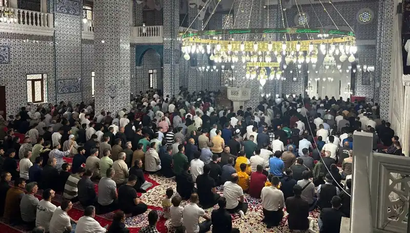 Iğdır’da İlk Bayram Namazı Coşku İçinde Kılındı, Ziyaretçi Akını Oldu