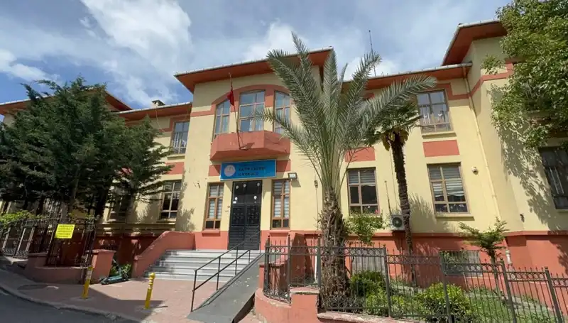 Depremde Hasar Gören Dört Okul Belli Oldu: Boşaltma Süreci Başladı
