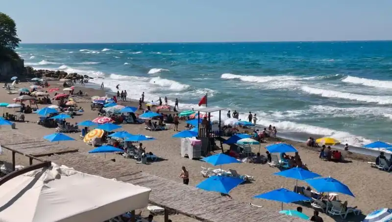 Akçakoca'da Deniz Yasağı: Nedenleri ve Etkileri Üzerine Bilgiler
