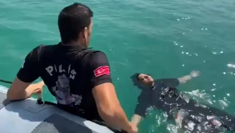 Baraj Gölüne Düşen Kadının Hayatını Gemi Adamları Kurtardı!