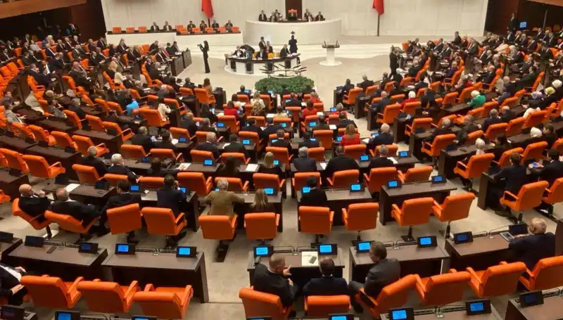 TBMM'de Komisyonlar Çalışmalarına Devam Ediyor: Yeni Kararların Tarih Selamı