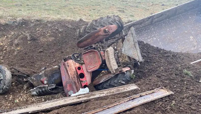 Kayseri'de Kontrolden Çıkan Traktör Şarampole Yuvarlandı: Kaza Anı ve Sonrası