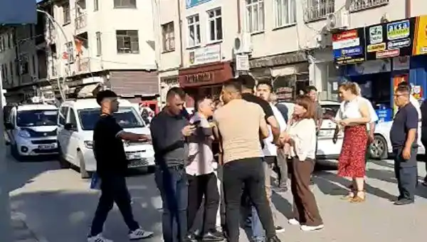 Gazinin Trafikte Darp Edilmesi Gördükleri Şaşırttı: O Anlar Kamerada