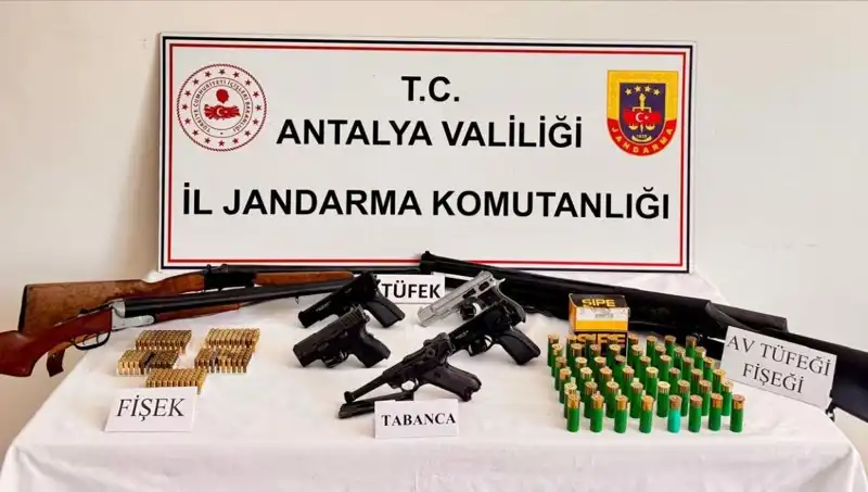 Antalya'da Ruhsatsız Silah Operasyonu: Polisiye Dramın Ardındaki Gerçekler