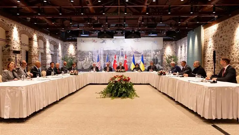 Barış Masasında Kritik Gün: Üçlü Toplantı Başladı ve Umutlar Yeniden Yeşeriyor