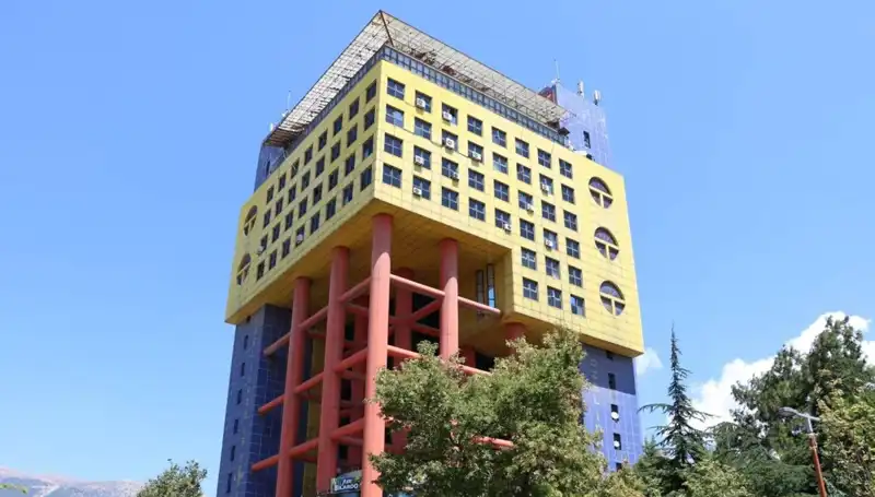 Dünyanın En Saçma Binasının Yerine Yeni Proje: İnşaat Süreci Hızla Başladı