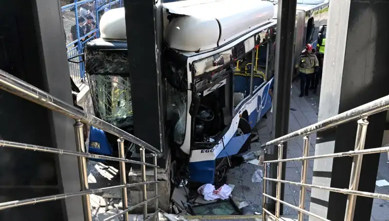 Ankara'da Belediye Otobüsü Kaza Yaptı: 27 Yaralı, Biri Ağır Hastanede