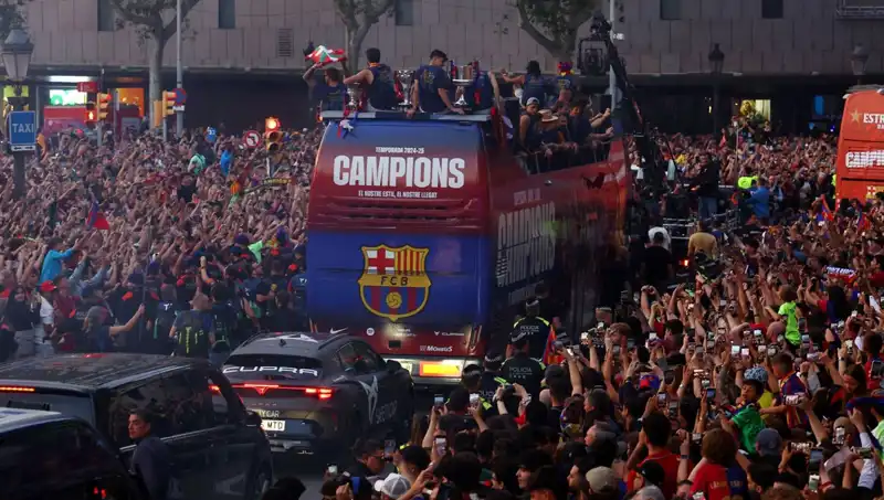 Barcelona'nın Yıldızları, Taraftarlarıyla Unutulmaz Bir Buluşma Yaşadı