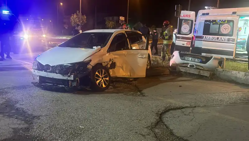 Pikap ve Otomobil Arasında Feci Çarpışma: Kaza Anının Ayrıntıları
