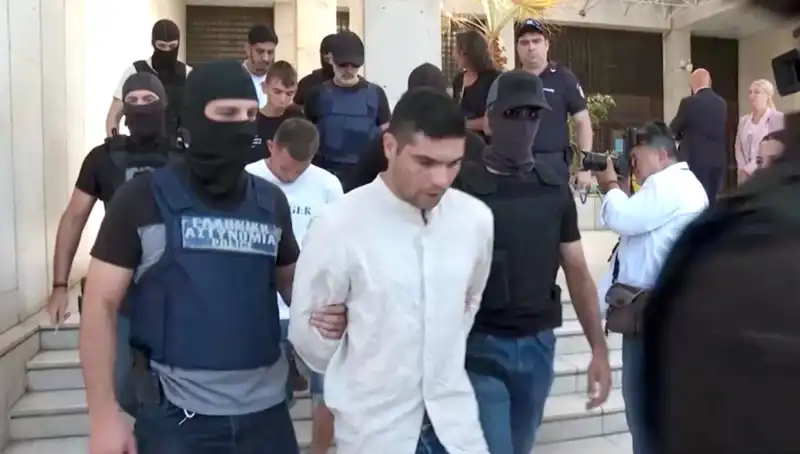 Atina'da Korkunç Cinayet: Profesörün Ölümü Gölgesinde Beş Gözaltı!