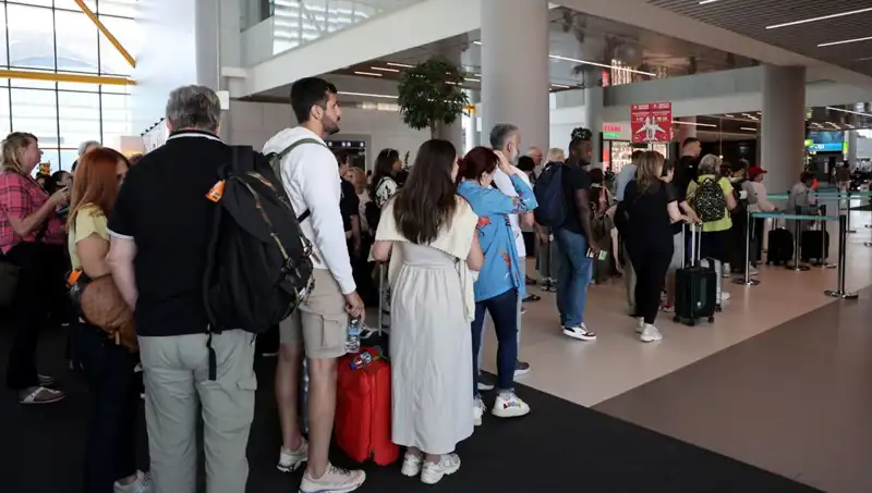İstanbul Havalimanı’nda Bayram Yoğunluğu: 1,642 Uçuşla Rekor Kırılıyor!
