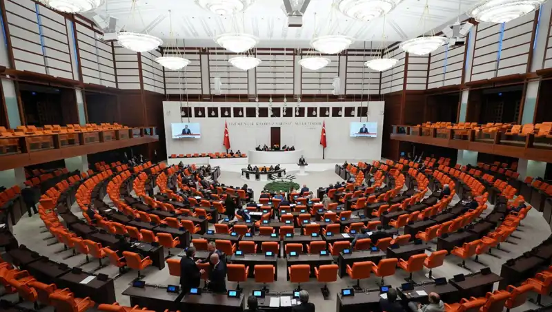 Meclis Başkanı Seçimi Yarına Ertelendi: Siyasi Gelişmeler Neleri Getiriyor?