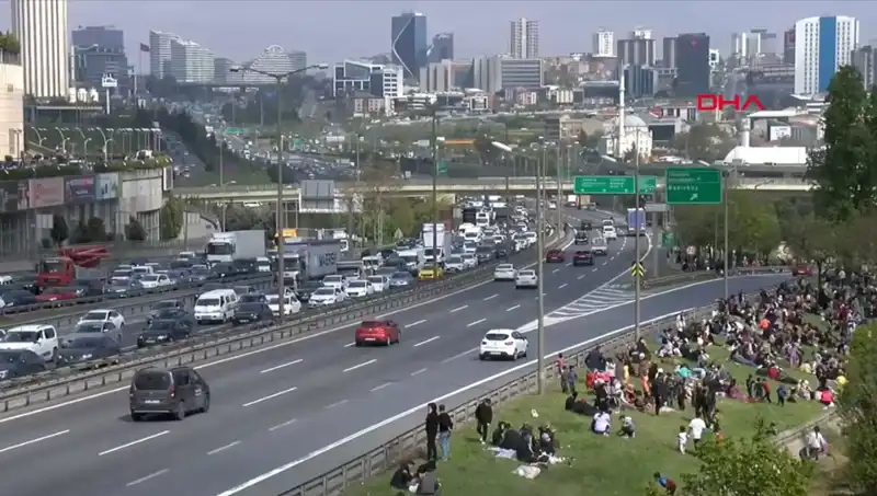 Deprem Sonrası Şehirde Trafik Yoğunluğu Yüzde 56 Arttı: Olası Nedenler ve Çözüm Önerileri
