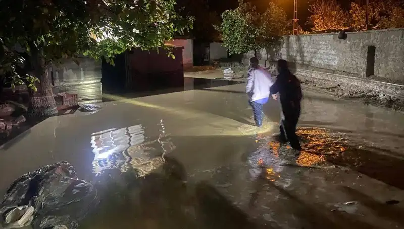 20 Dakikalık Yağış, Şehri Selle Vurdu: Evler Çöktü ve Boşaltıldı