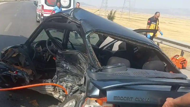 Gaziantep'te Feci Kaza: İki Otomobil Çarpıştı, Bir Ölü, Bir Yaralı