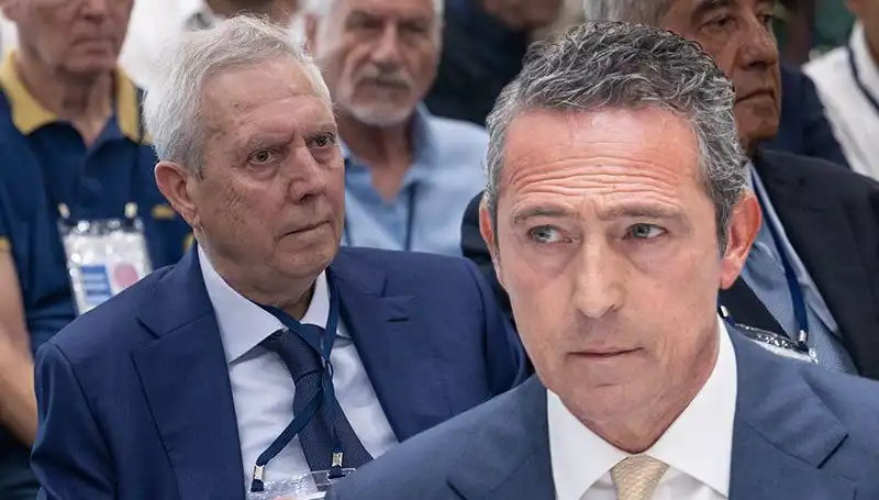 Fenerbahçe Divan Kurulu'nda Aziz Yıldırım'ın Adaylık Açıklaması Gergin Anlar Yaşattı