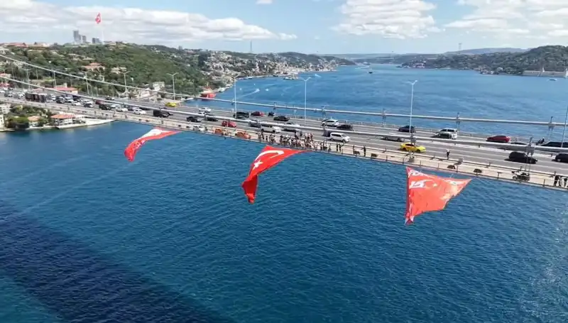 Türkiye'nin Gözbebeği Köprüdeki Dev Türk Bayrağı, Ulusal Gururu Yeniden Alevlendirdi