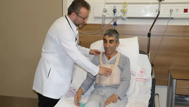 6 Ayda İki Aort Damarı Yırtılması: Ameliyat Süreci ve Sonuçları