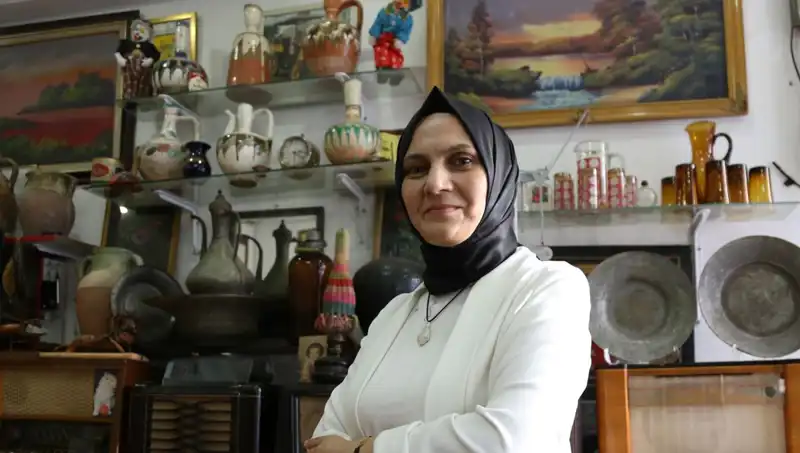 Eşine Eski Eşyaları Topladığı İçin Kızıyordu, Şimdi Para Kazanıyor
