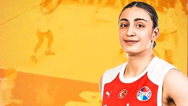 Galatasaray'dan Şaşırtan Hamle: Üç Oyuncuyla Sözleşme Uzatıldı!
