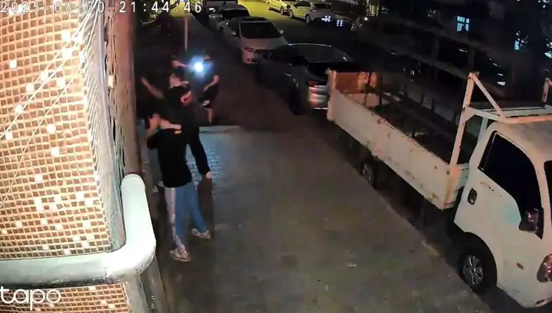 "Etek Giydirip Darp Edilen Gençler: 'Abinin Selamı Var' Saldırısının Perde Arkası"